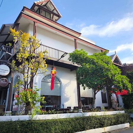 Ratchiangsaen Flora House Hotel Csiangmaj Kültér fotó