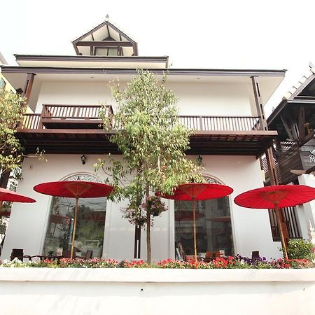 Ratchiangsaen Flora House Hotel Csiangmaj Kültér fotó