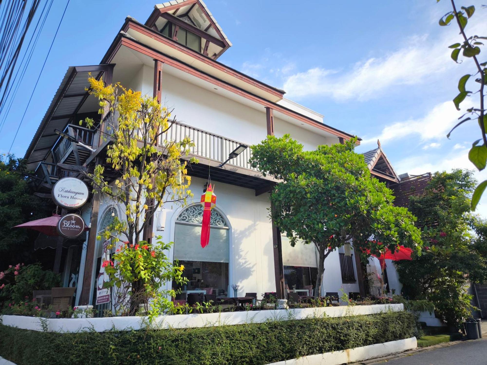 Ratchiangsaen Flora House Hotel Csiangmaj Kültér fotó