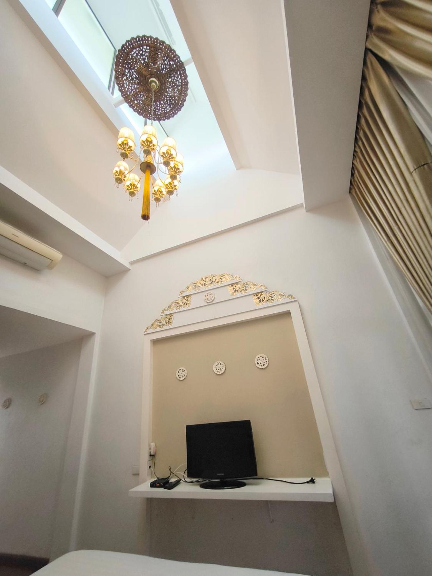 Ratchiangsaen Flora House Hotel Csiangmaj Kültér fotó