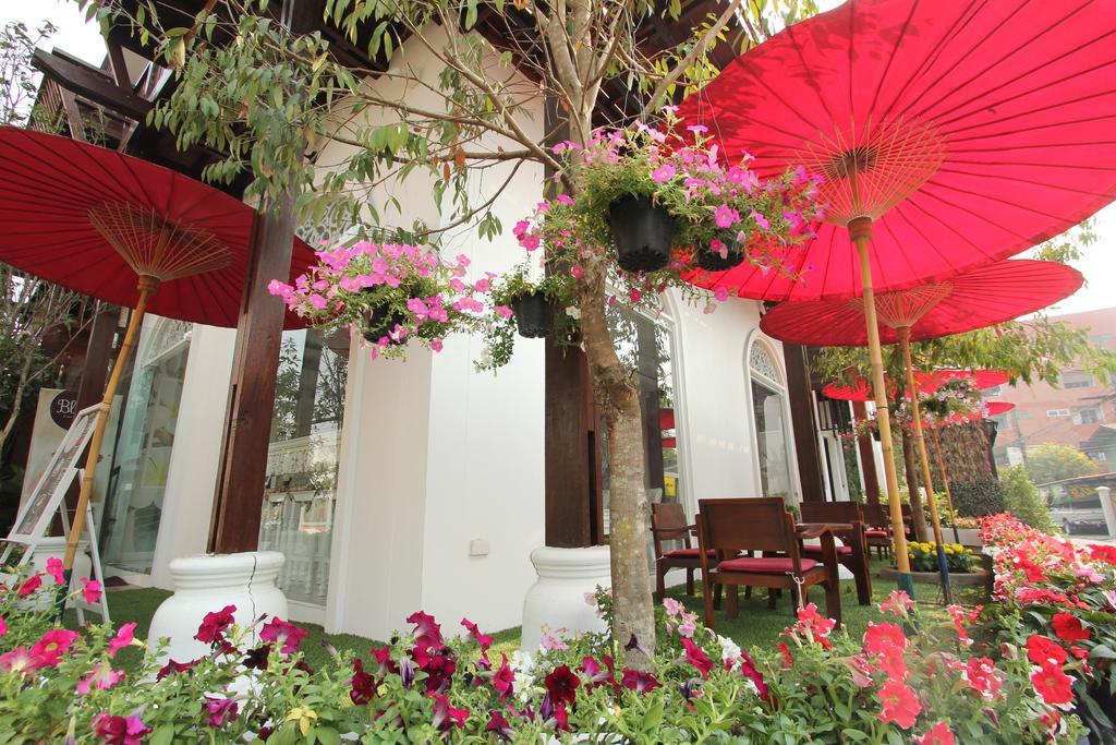 Ratchiangsaen Flora House Hotel Csiangmaj Kültér fotó
