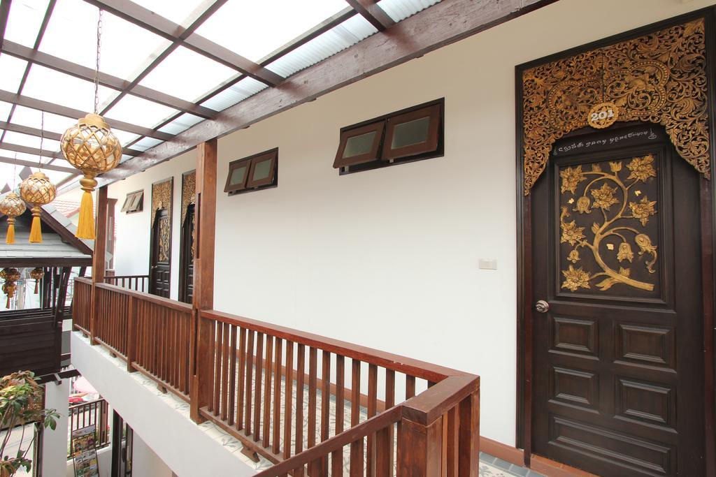 Ratchiangsaen Flora House Hotel Csiangmaj Kültér fotó