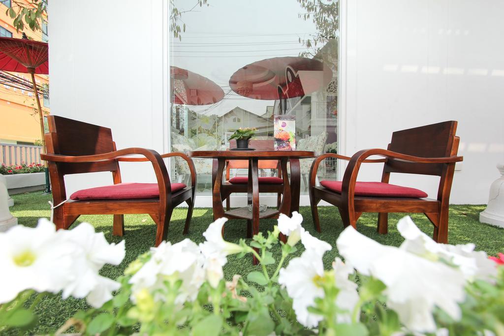 Ratchiangsaen Flora House Hotel Csiangmaj Kültér fotó