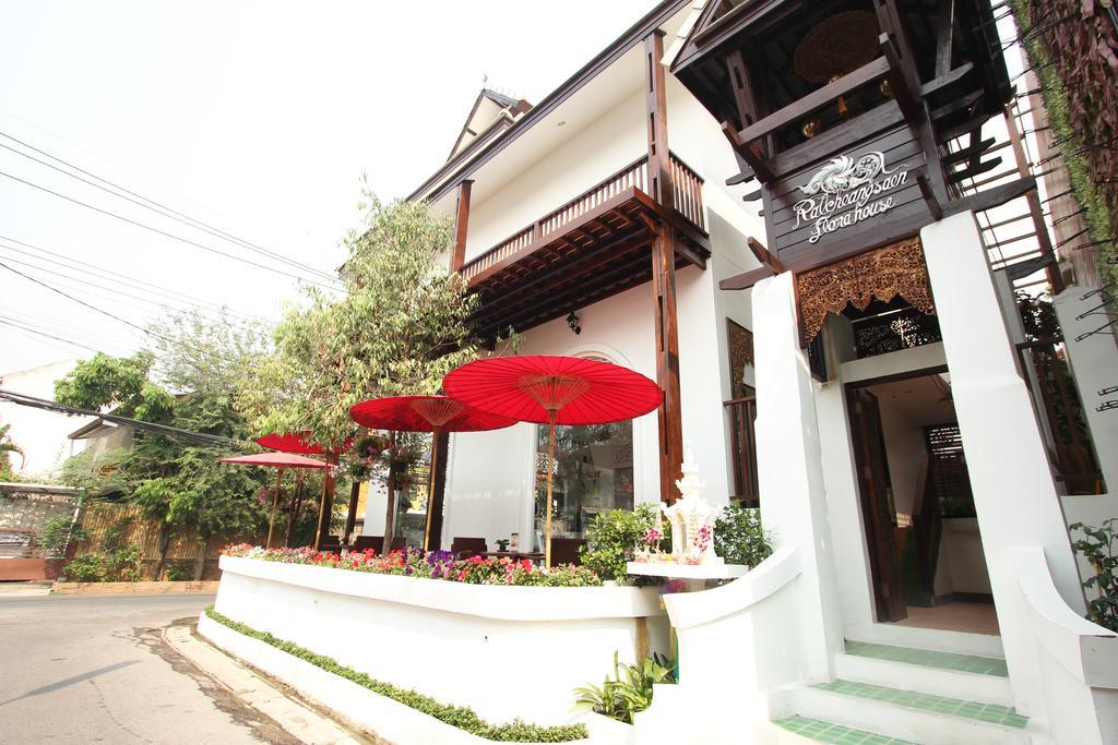 Ratchiangsaen Flora House Hotel Csiangmaj Kültér fotó