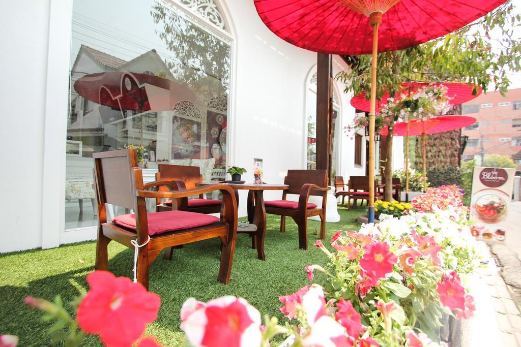Ratchiangsaen Flora House Hotel Csiangmaj Kültér fotó