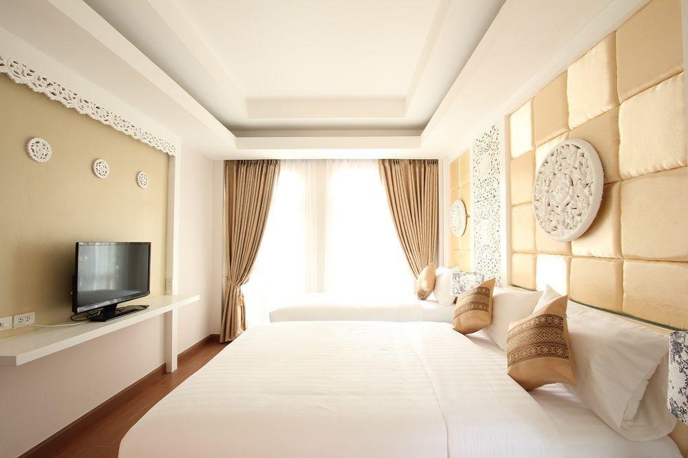 Ratchiangsaen Flora House Hotel Csiangmaj Kültér fotó
