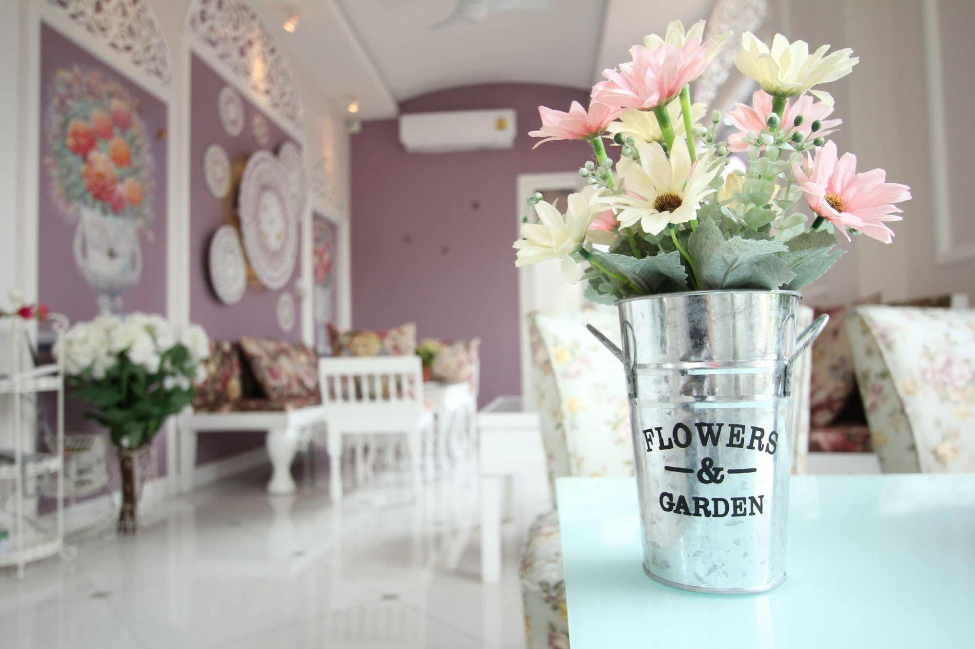Ratchiangsaen Flora House Hotel Csiangmaj Kültér fotó