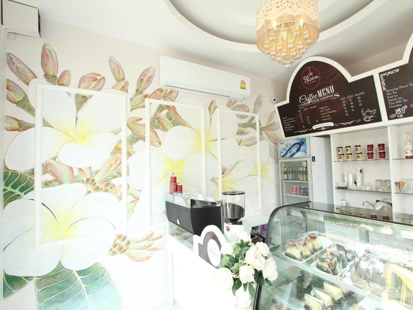 Ratchiangsaen Flora House Hotel Csiangmaj Kültér fotó