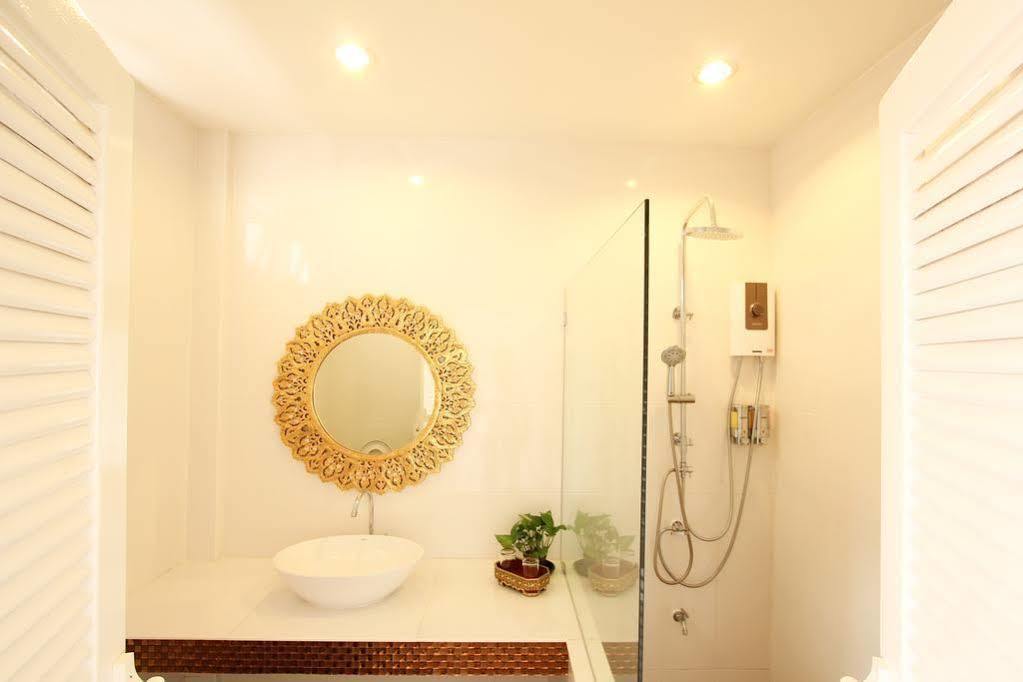 Ratchiangsaen Flora House Hotel Csiangmaj Kültér fotó