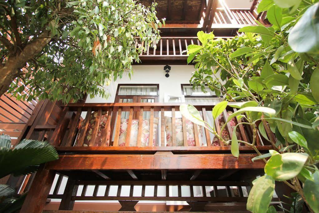 Ratchiangsaen Flora House Hotel Csiangmaj Kültér fotó